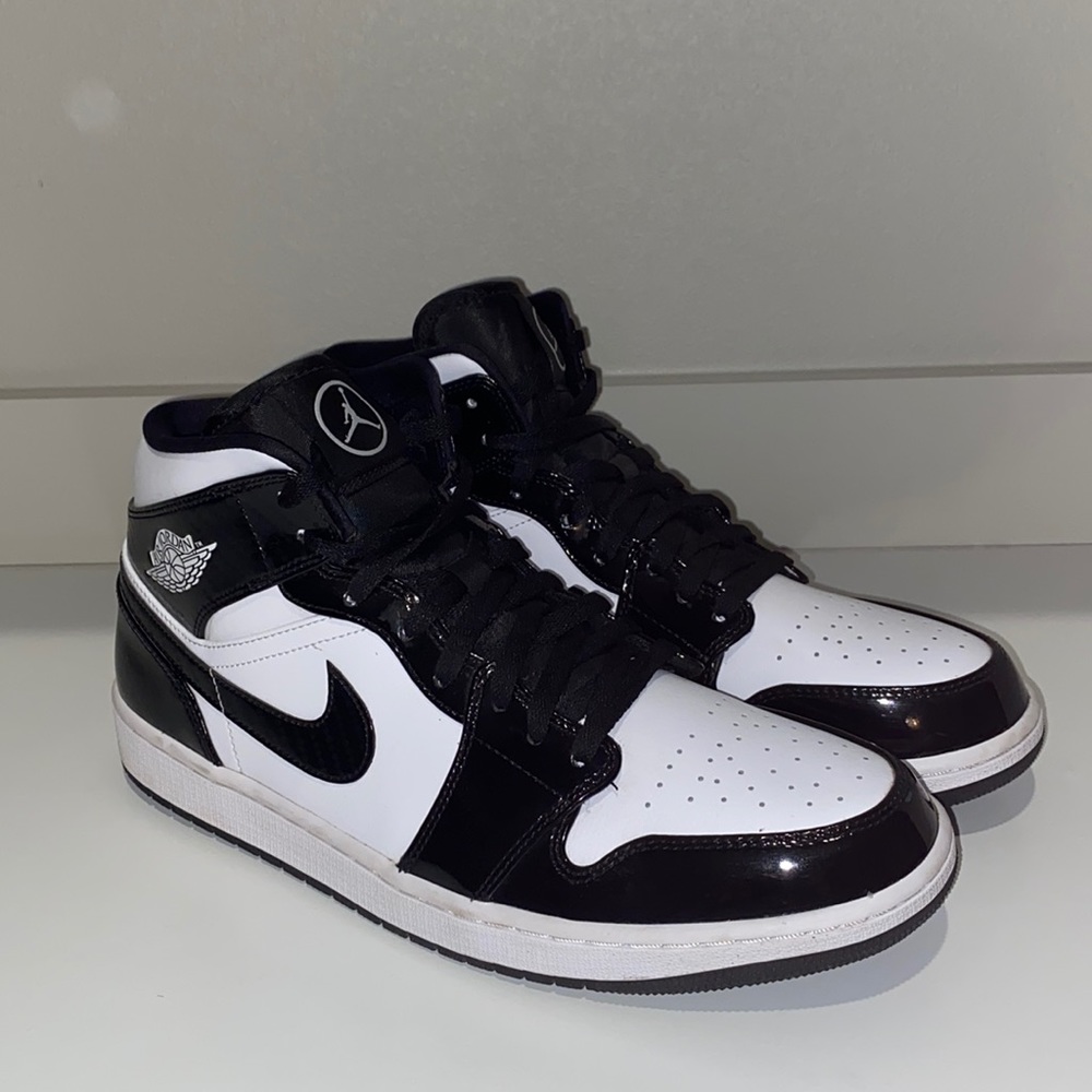 Jordan 1 Mid “Carbon”